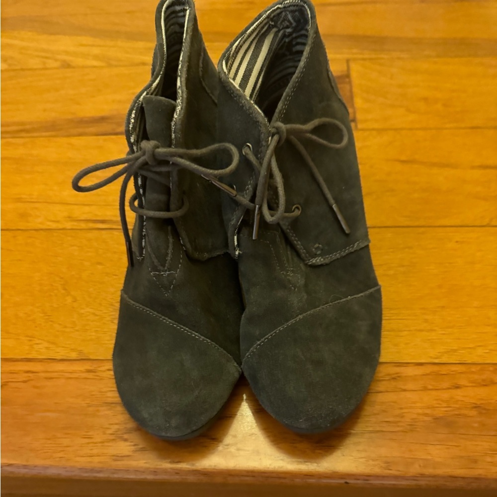 Toms booties. 9.5 used gray